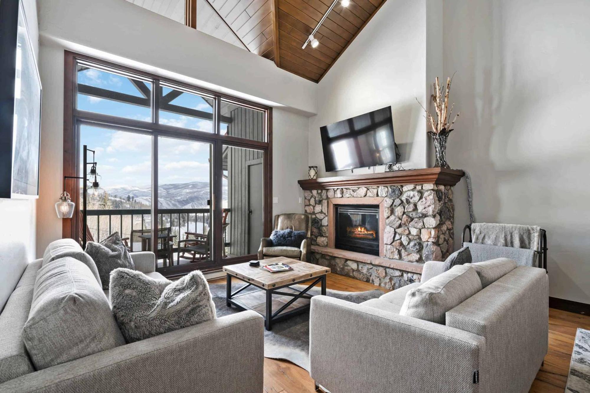 Borders Lodge By East West Hospitality Beaver Creek Exterior foto