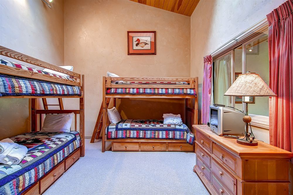 Borders Lodge By East West Hospitality Beaver Creek Exterior foto