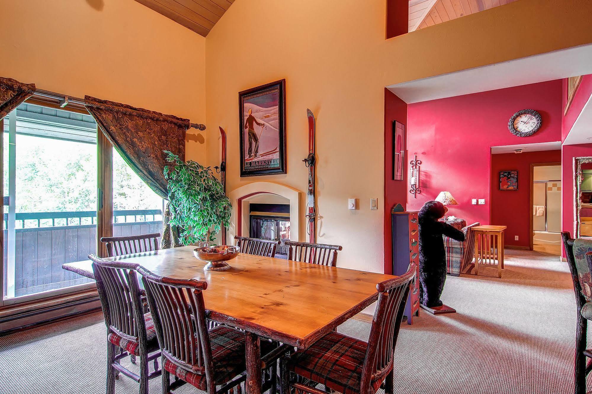 Borders Lodge By East West Hospitality Beaver Creek Exterior foto