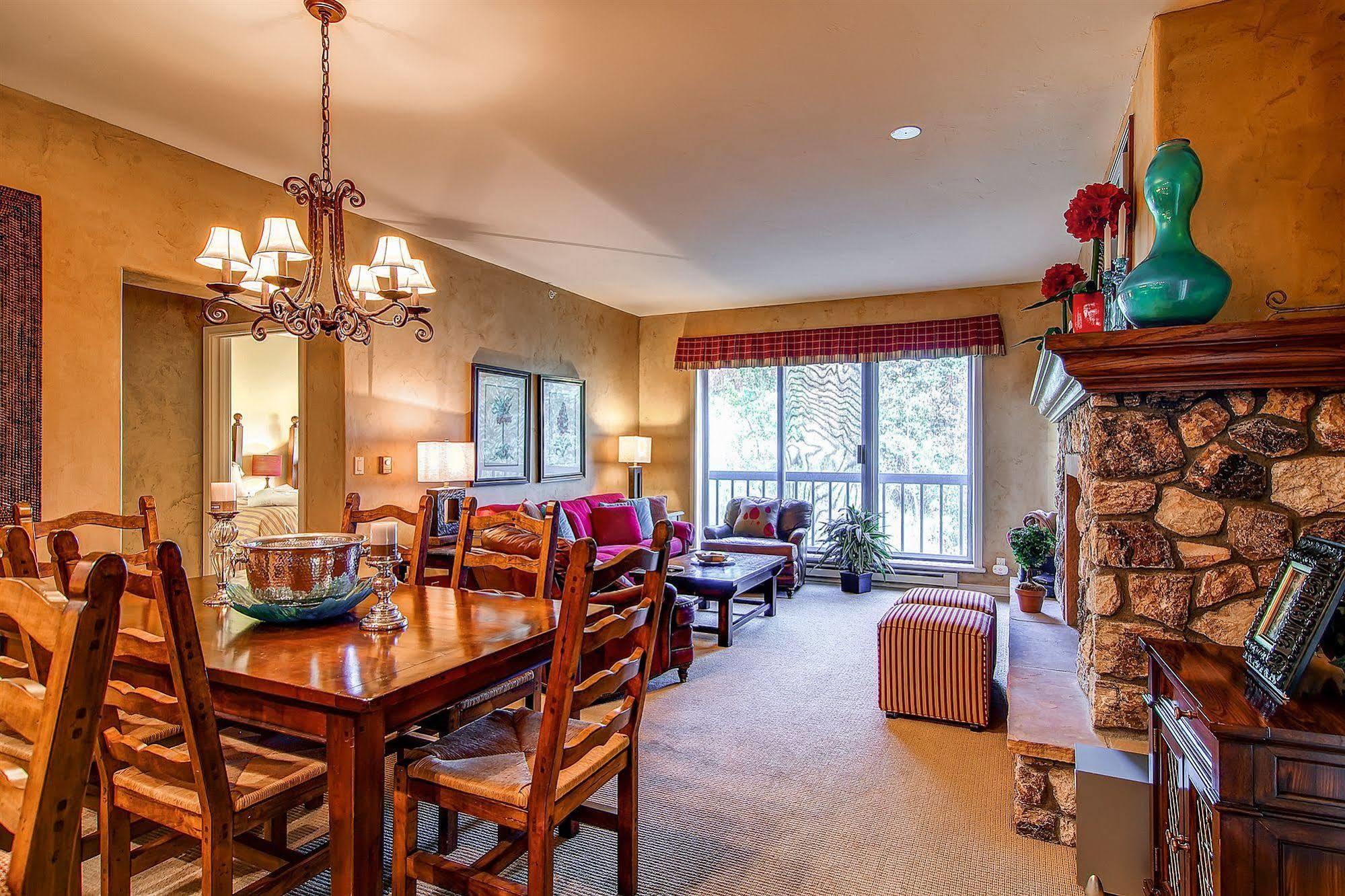 Borders Lodge By East West Hospitality Beaver Creek Exterior foto